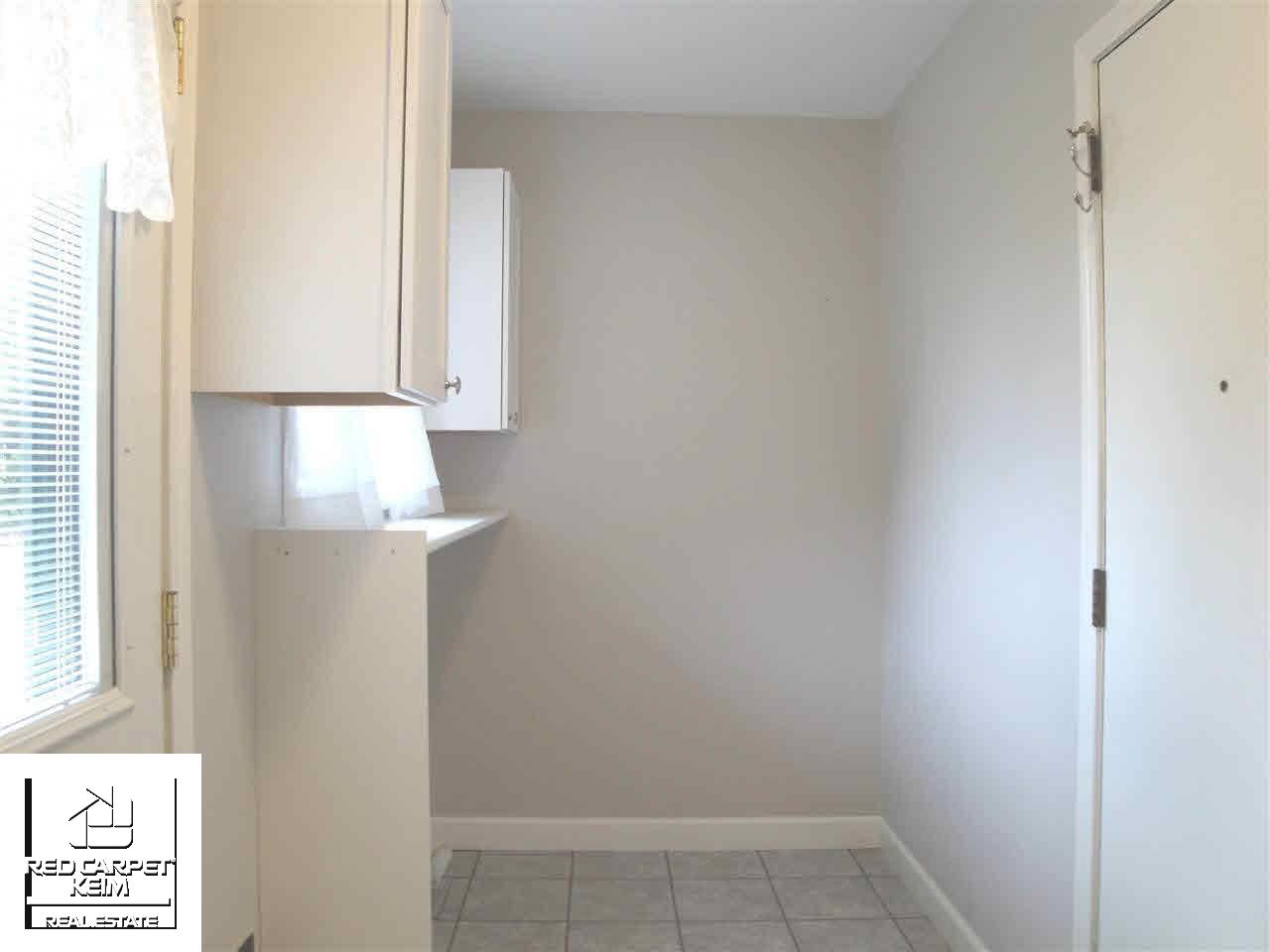 4373 Dublin Road Burton, MI 48529 - Photo 13 of 23 21396167-12.JPG