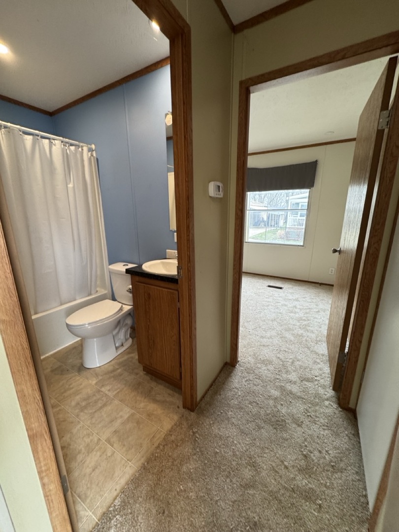 1124 Bayside Road Elgin, IL 60123 - Photo 20 of 26 a bathroom with a toilet and a shower