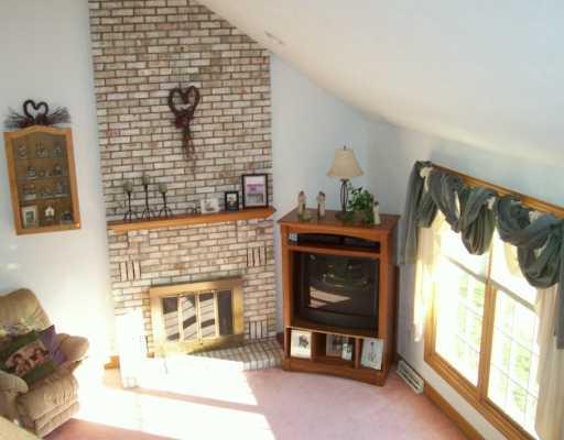 128 Field Club Drive West McKees Rocks, PA 15136 - Photo 3 of 8 Living Room.