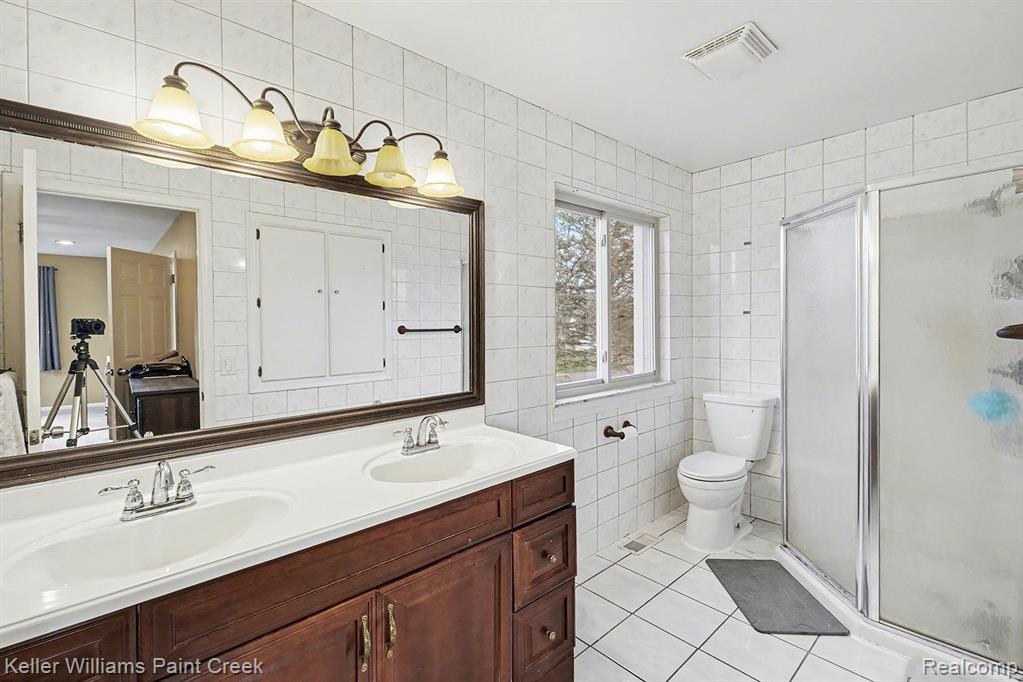 5446 Old Franklin Road Grand Blanc, MI 48439 - Photo 13 of 33