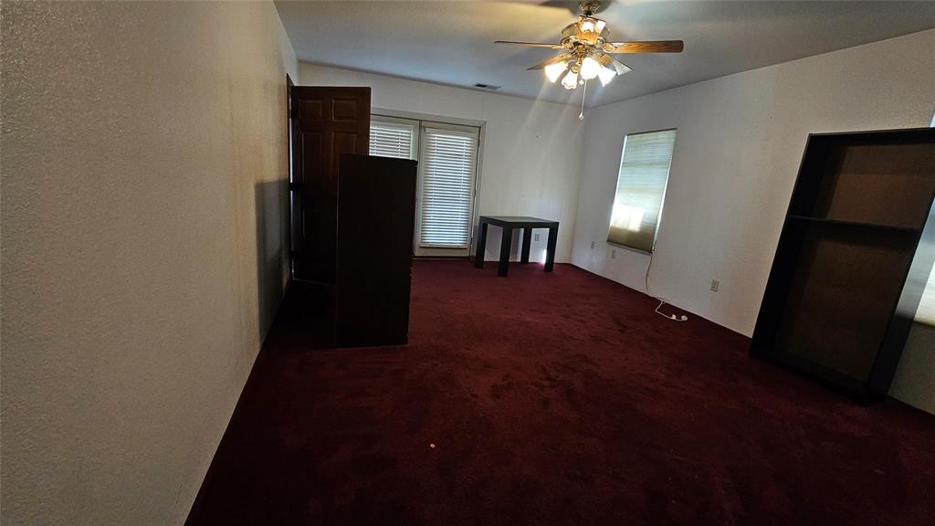 8736 Johns Road Alvarado, TX 76009 - Photo 14 of 32 a view of a livingroom with a bathroom