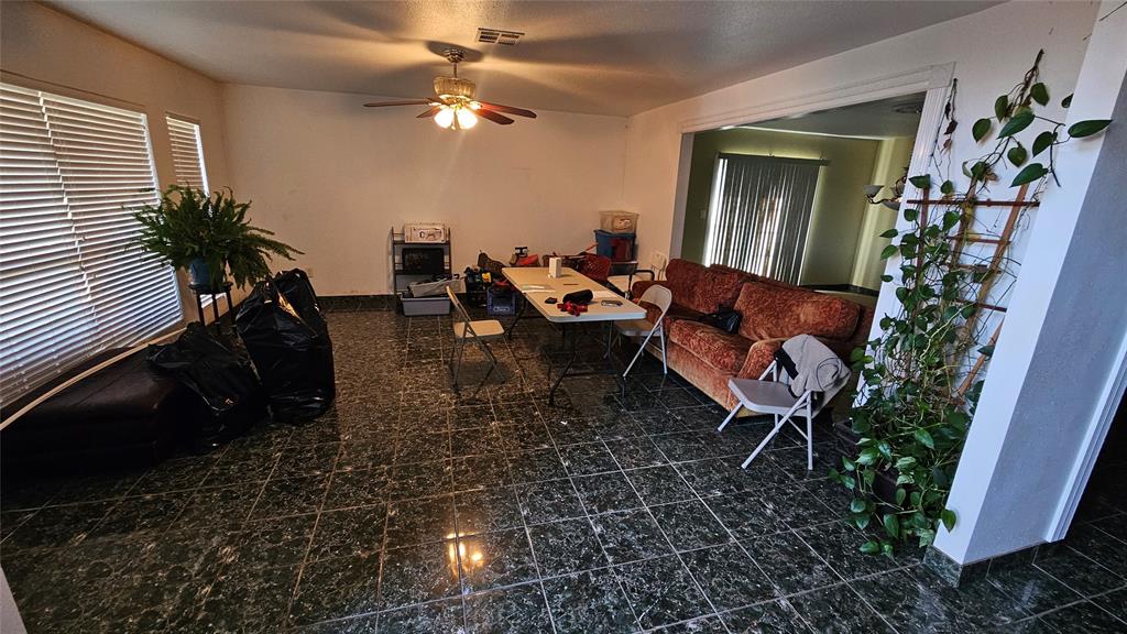 8736 Johns Road Alvarado, TX 76009 - Photo 5 of 32 a living room with furniture