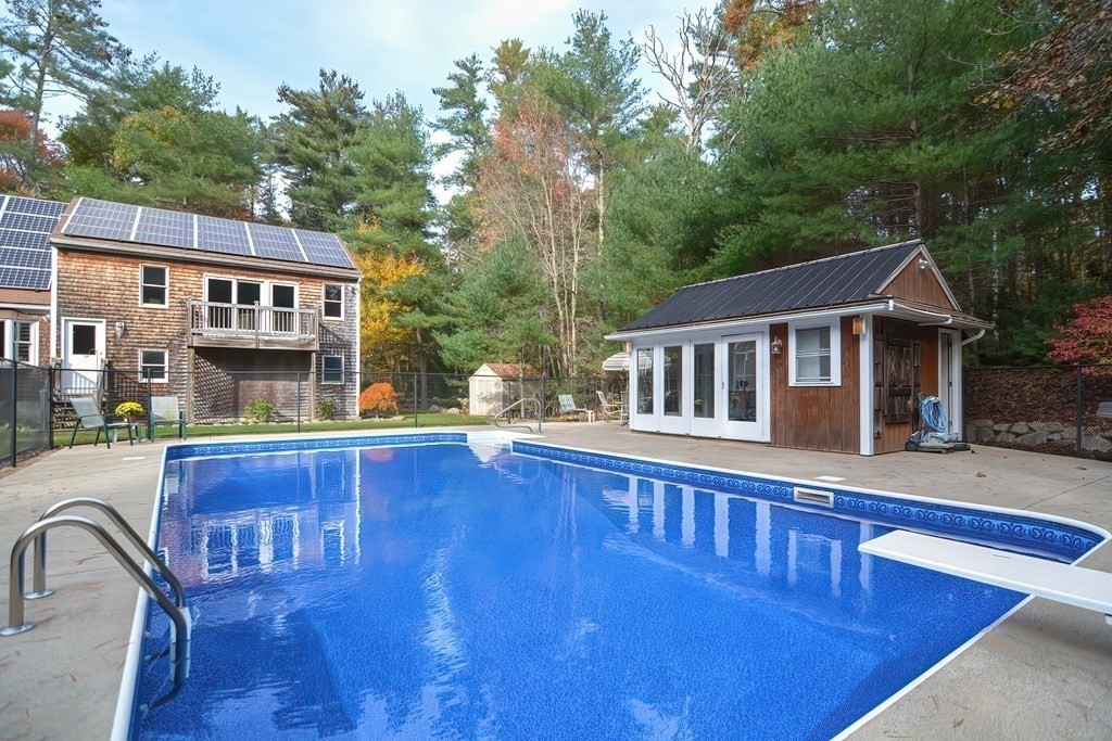86 Ring Road Plympton, MA 02367 - Photo 3 of 39 Gallery Image 3