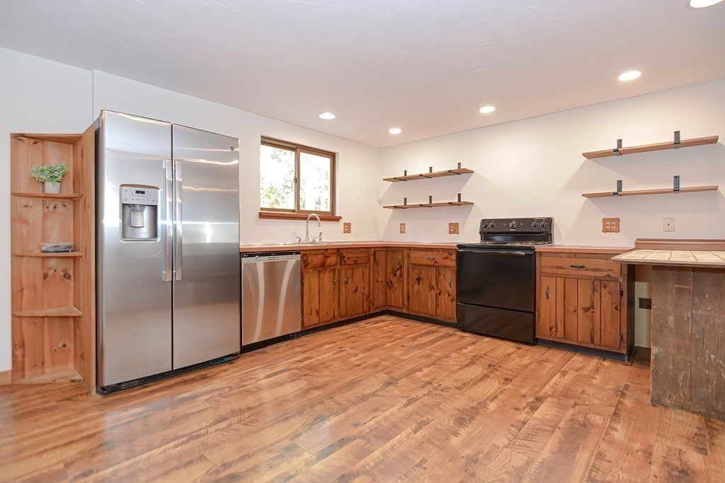 86 Ring Road Plympton, MA 02367 - Photo 10 of 39 Gallery Image 10