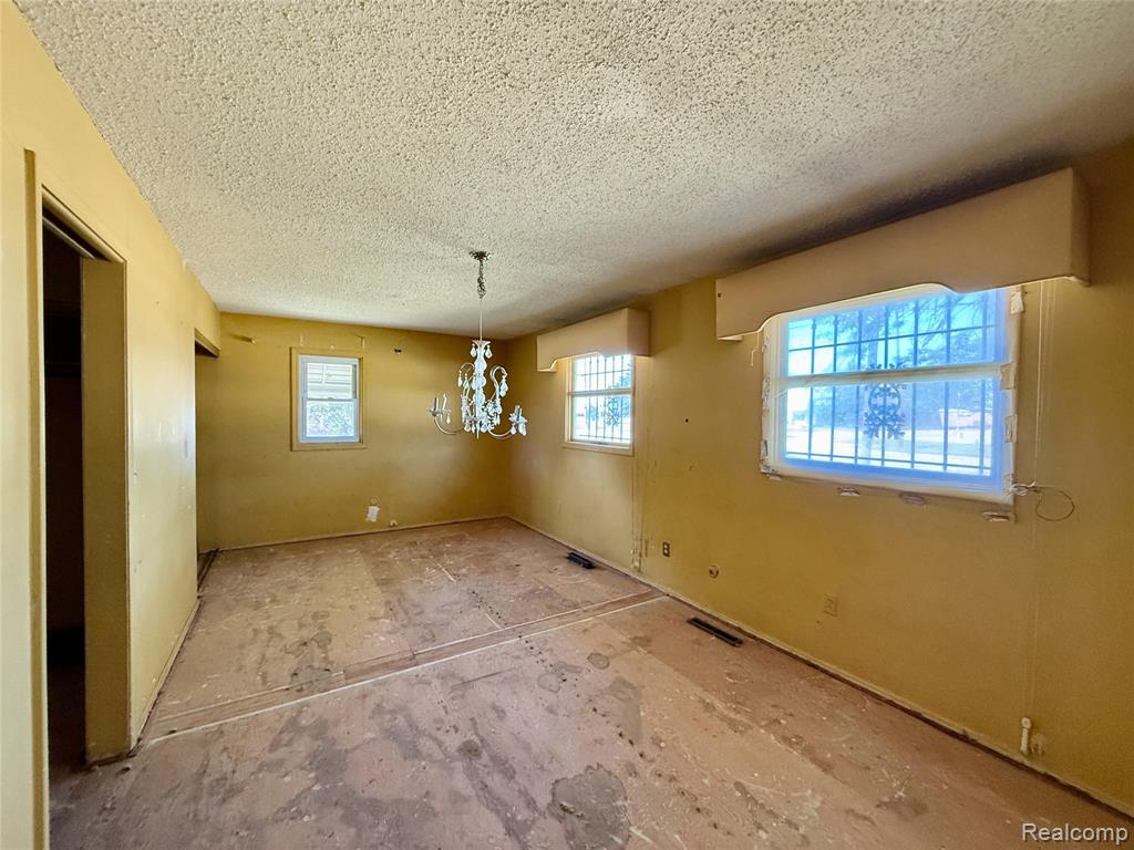 1015 West Carpenter Road Flint, MI 48505 - Photo 16 of 17 Gallery Image 16