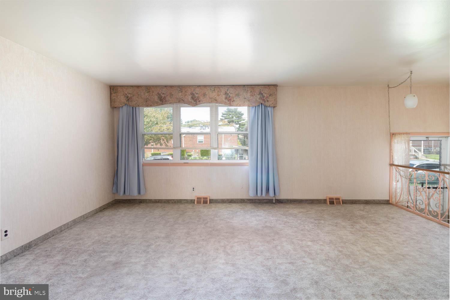 1214 Fenwick Road Philadelphia, PA 19115 - Photo 5 of 26 Bright living room