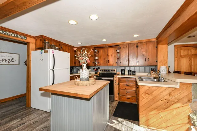 $875,000 | W179S8246 Pioneer Drive, Muskego, WI 53150