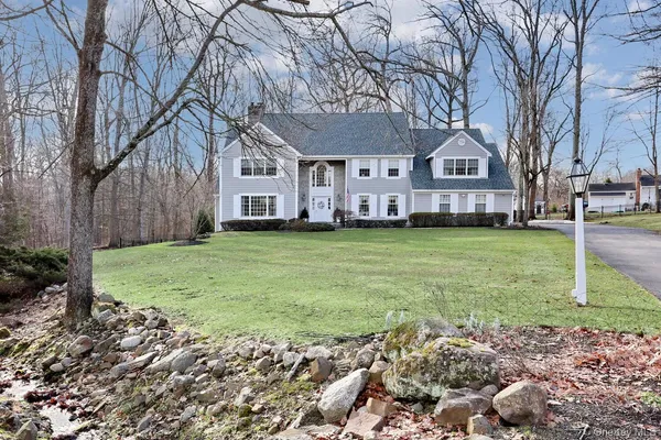 $1,350,000 | 10 Dogwood Lane, West Nyack, NY 10994