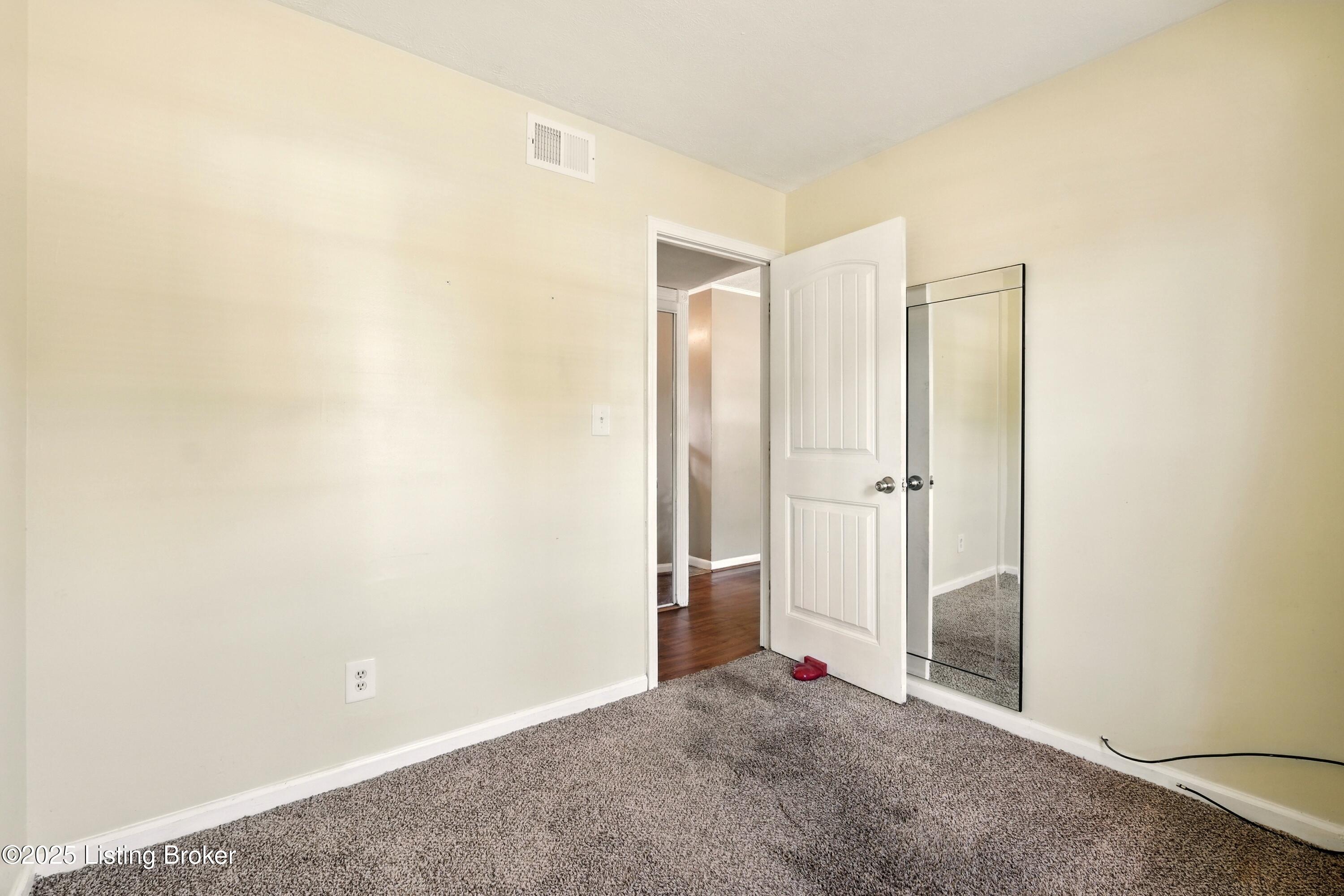 325 East Blue Jay Road Louisville, KY 40229 - Photo 27 of 35 Office/sleeping room
