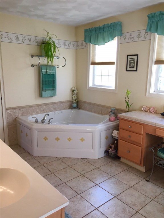 76 Hines Road Cumberland, RI 02864 - Photo 26 of 40 Second Floor Bath~Whirlpool Tub
