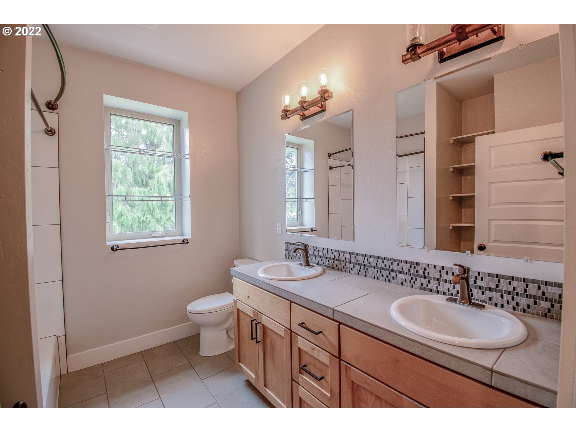 1892 Harvey Road Cottage Grove, OR 97424 - Photo 21 of 32 Bathroom