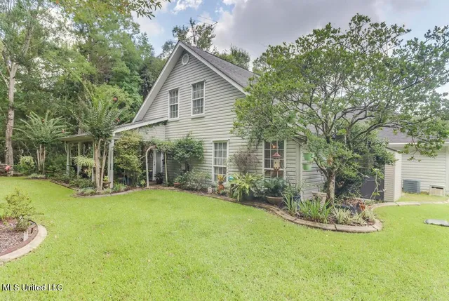 $298,000 | 5719 Anoai Way, Diamondhead, MS 39525