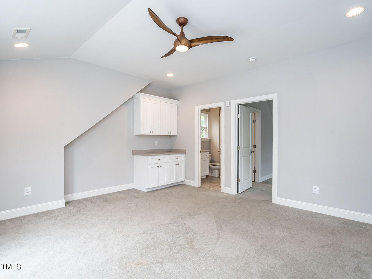 1506 East Jones Street Raleigh, NC 27610 - Photo 25 of 35 027-1280x960-third-floor-bonus