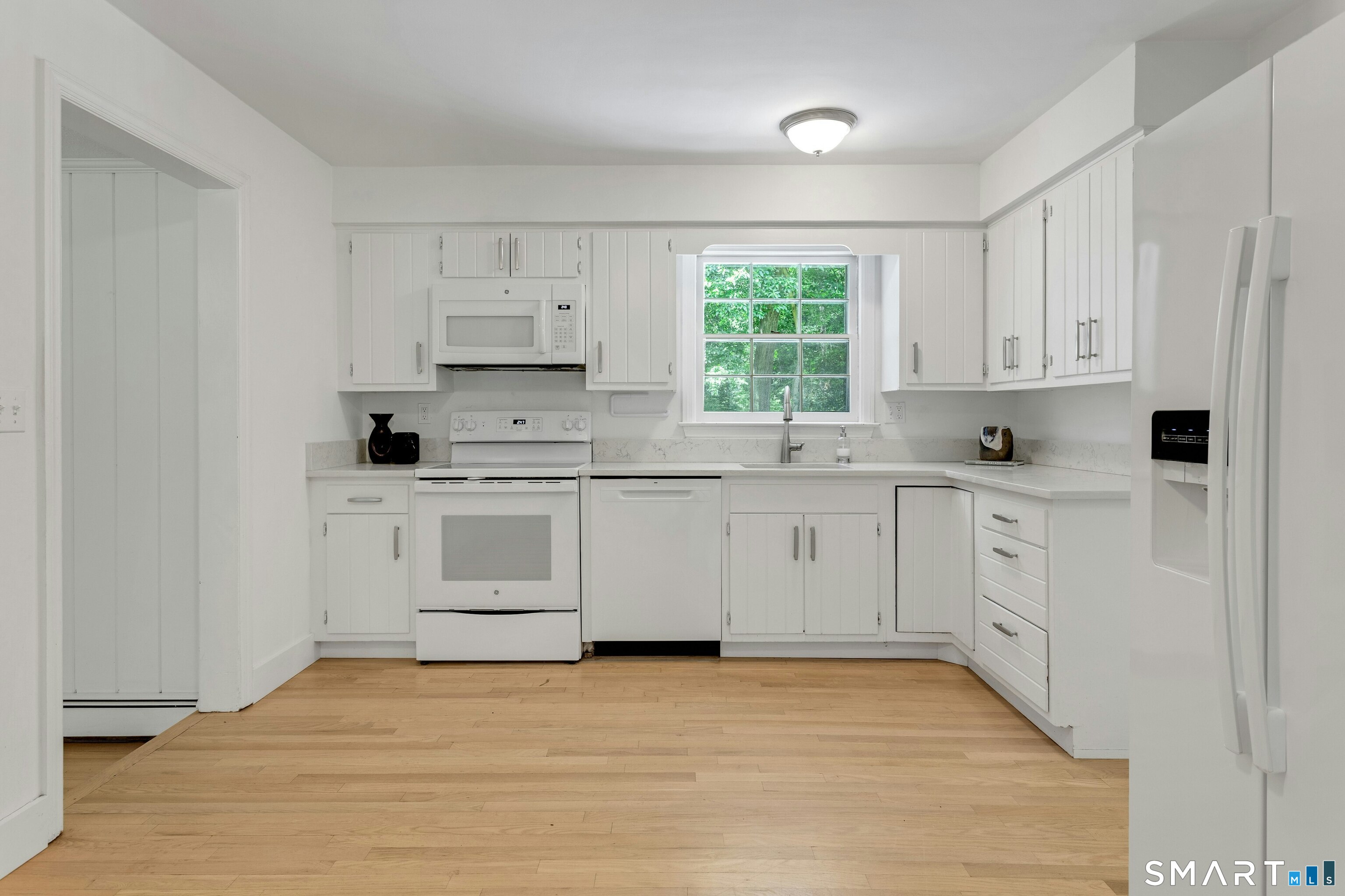 195 Range Road Wilton, CT 06897 - Photo 12 of 25