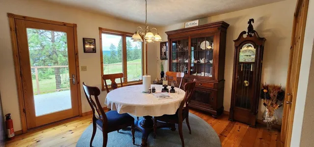 $742,000 | 1661 North 25th Highway, Evans, WA 99126