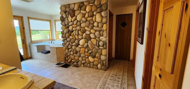 $742,000 | 1661 North 25th Highway, Evans, WA 99126