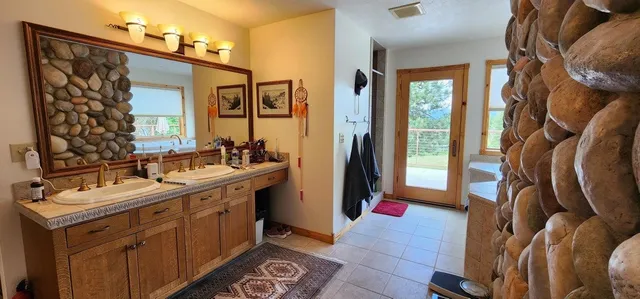 $742,000 | 1661 North 25th Highway, Evans, WA 99126