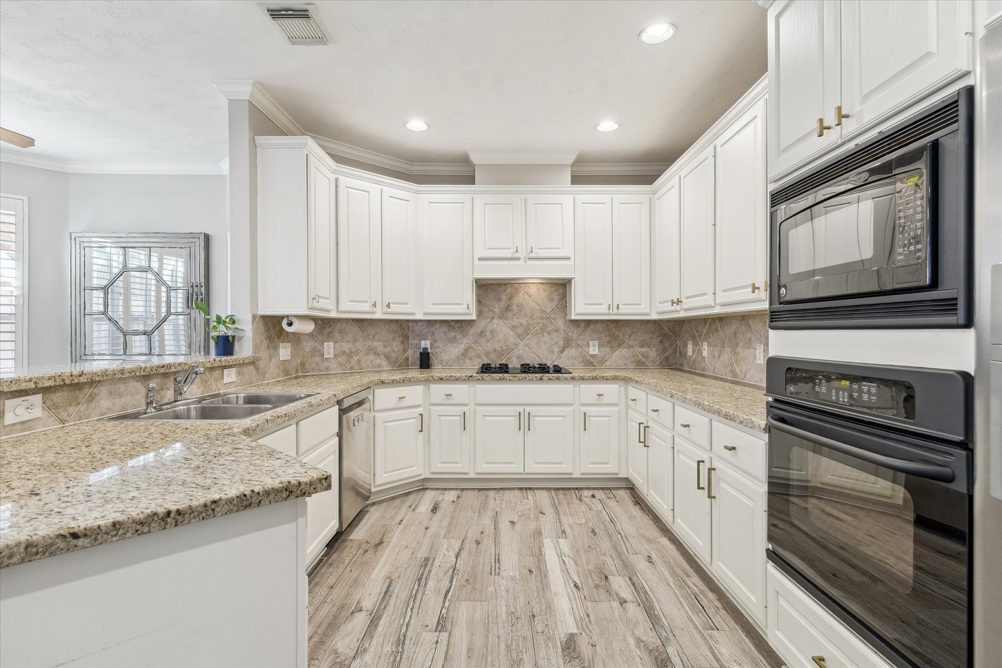 5242 Eigel Street Houston, TX 77007 - Photo 11 of 29 Another view of the kitchen perfect for both cooking and entertaining.