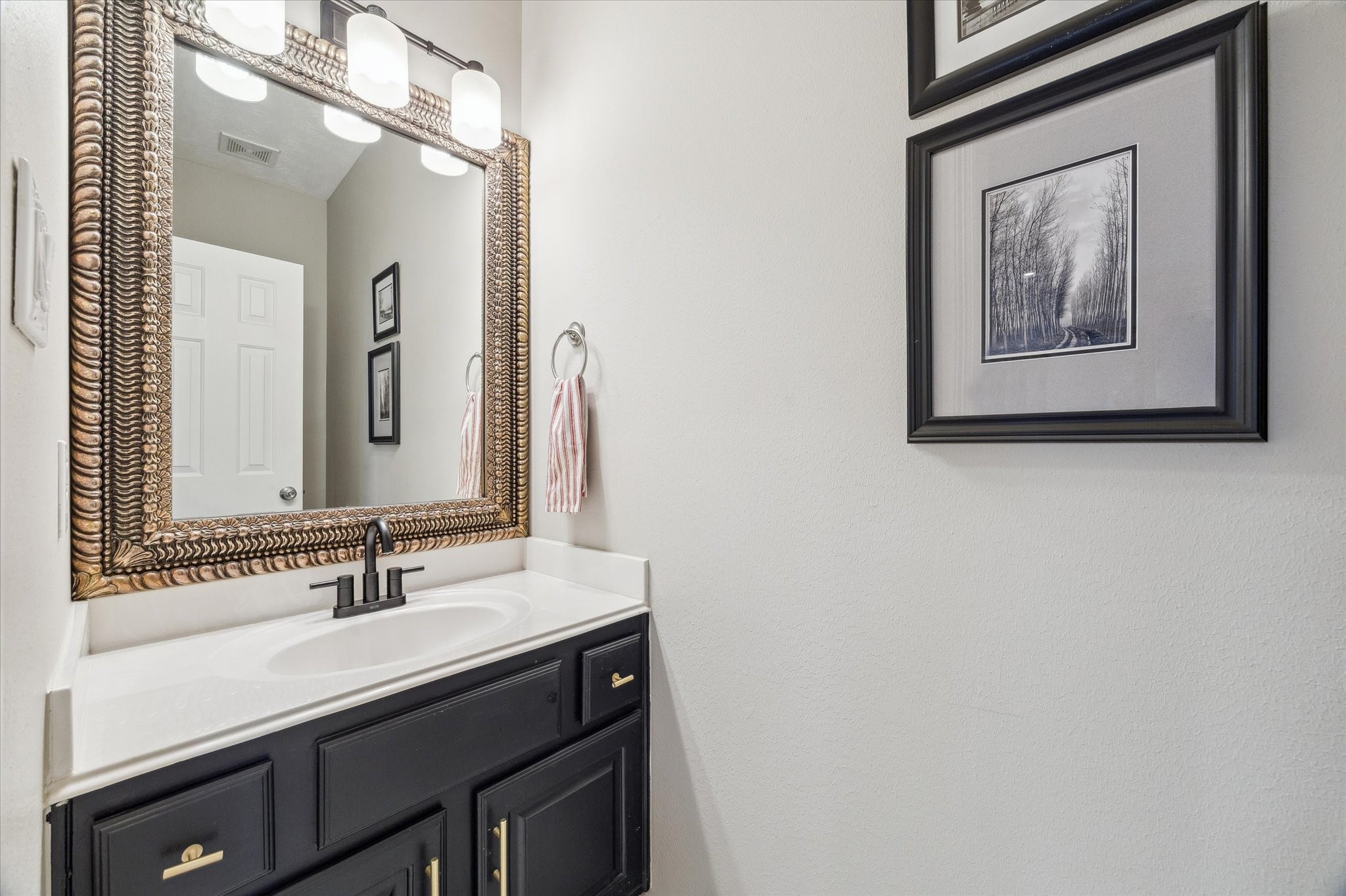 5242 Eigel Street Houston, TX 77007 - Photo 14 of 29 Half bathroom
