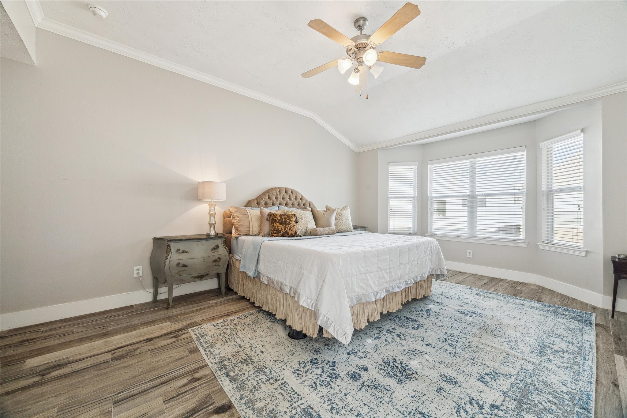 5242 Eigel Street Houston, TX 77007 - Photo 15 of 30 a spacious bedroom with a bed and a window