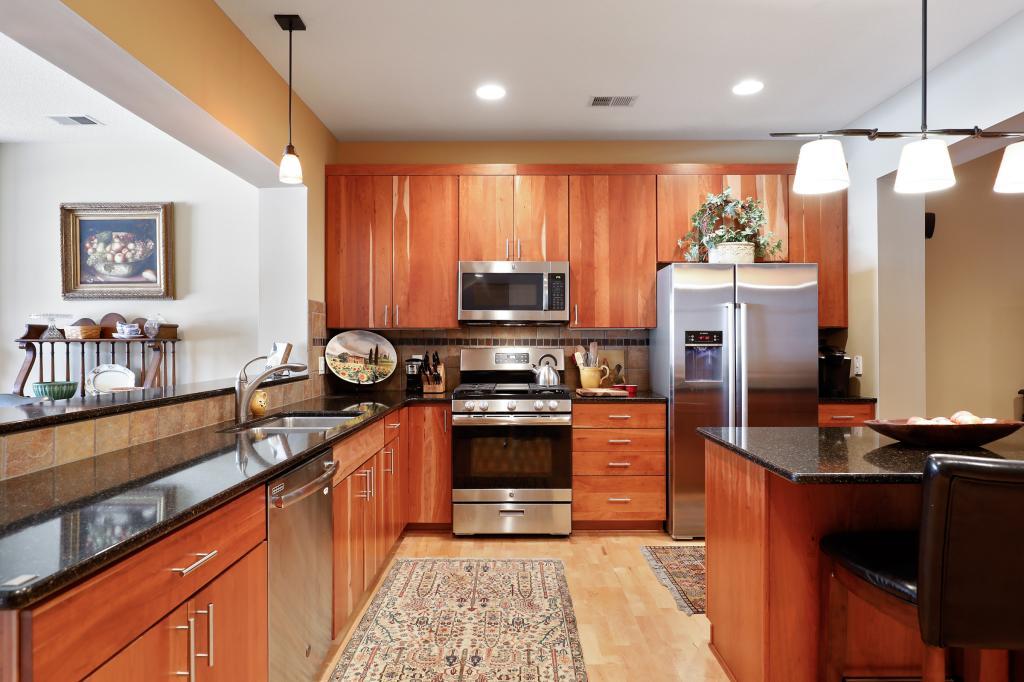 302 Spring Street St. Paul, MN 55102 - Photo 8 of 36 Gallery Image 8