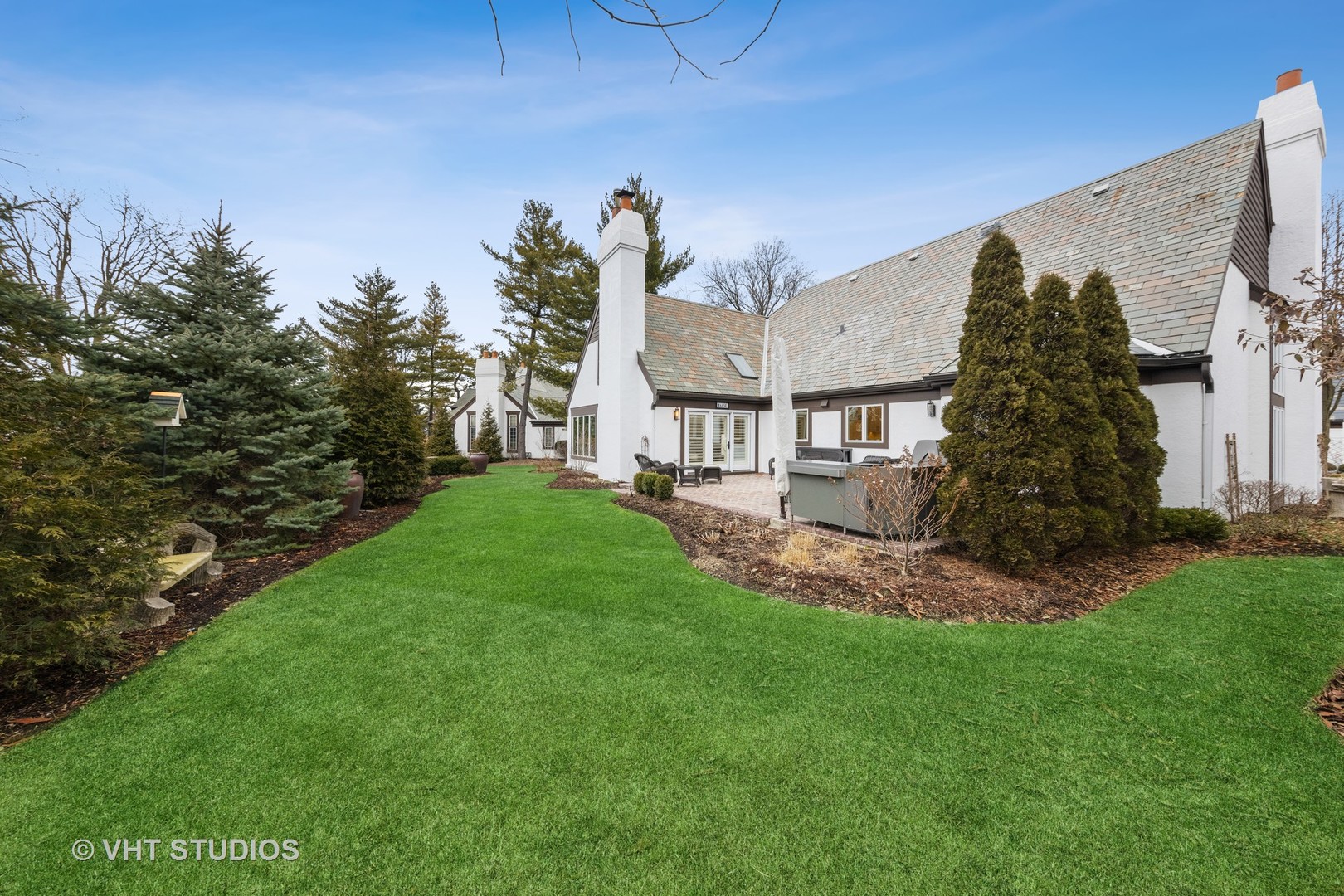 104 Burr Ridge Club Burr Ridge, IL 60527 - Photo 2 of 32 a front view of a house with a garden