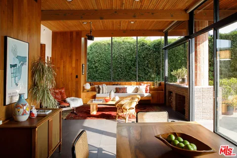 $1,799,000 | 2813 5th Avenue, Los Angeles, CA 90018