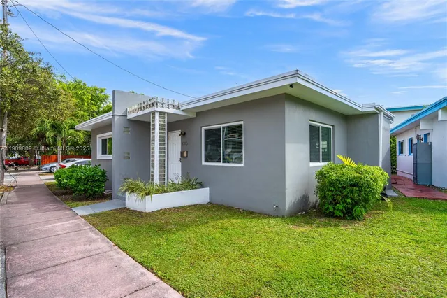 a view of an house with backyard space and garden