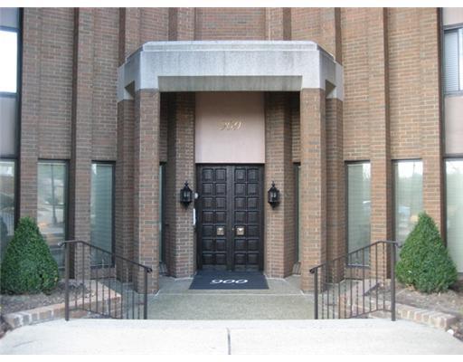 900 Washington Road, Unit 305 Mt. Lebanon, PA 15228 - Photo 1 of 12 Exterior Front.