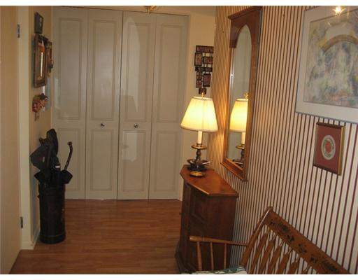 900 Washington Road, Unit 305 Mt. Lebanon, PA 15228 - Photo 4 of 12 Entry/Foyer.
