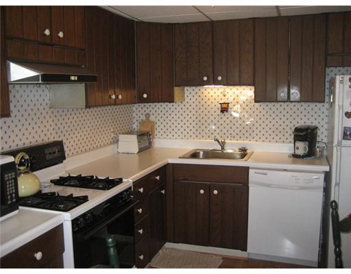 900 Washington Road, Unit 305 Mt. Lebanon, PA 15228 - Photo 9 of 12 Kitchen.