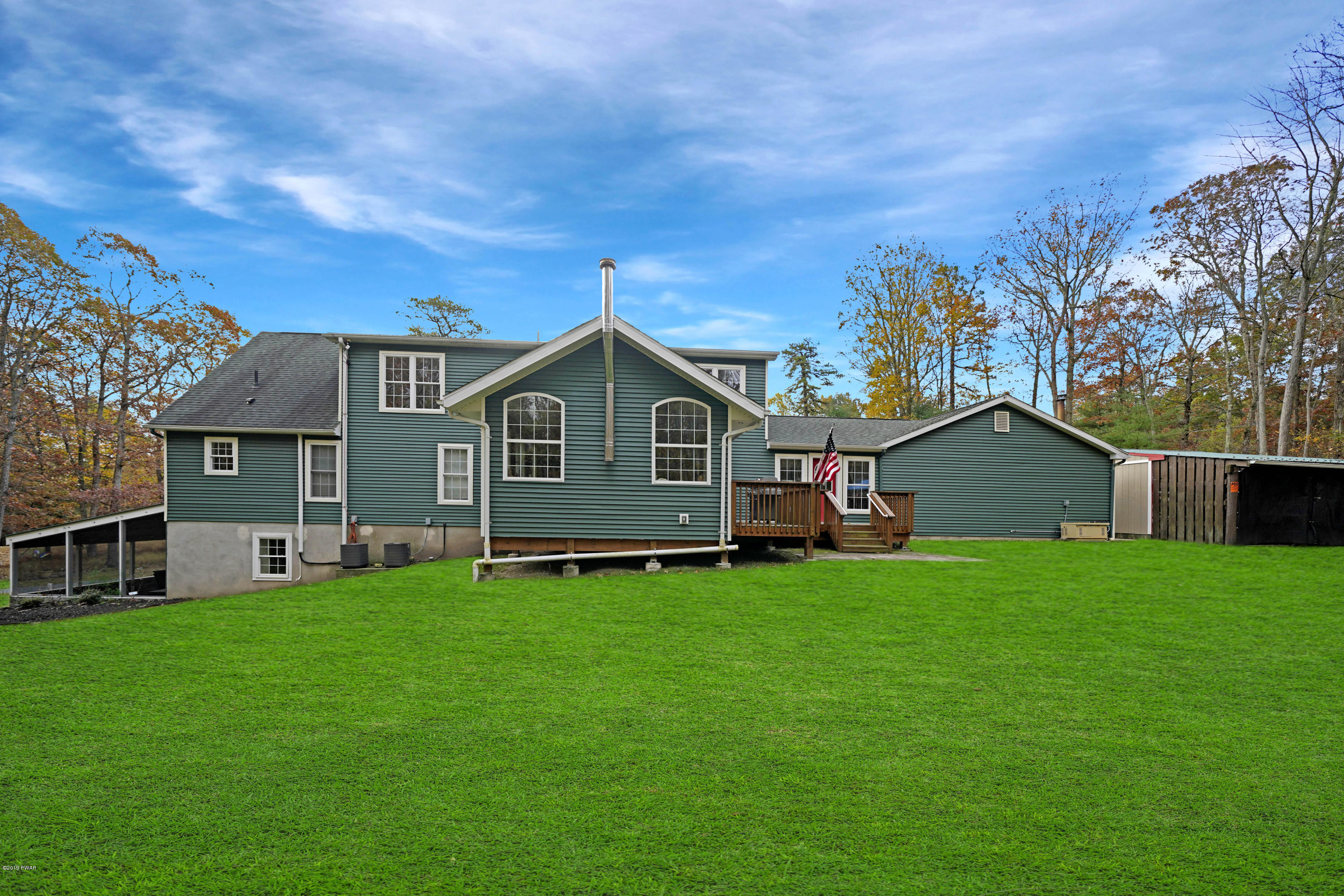 195 Fox Ridge Road Greeley, PA 18425 - Photo 3 of 39