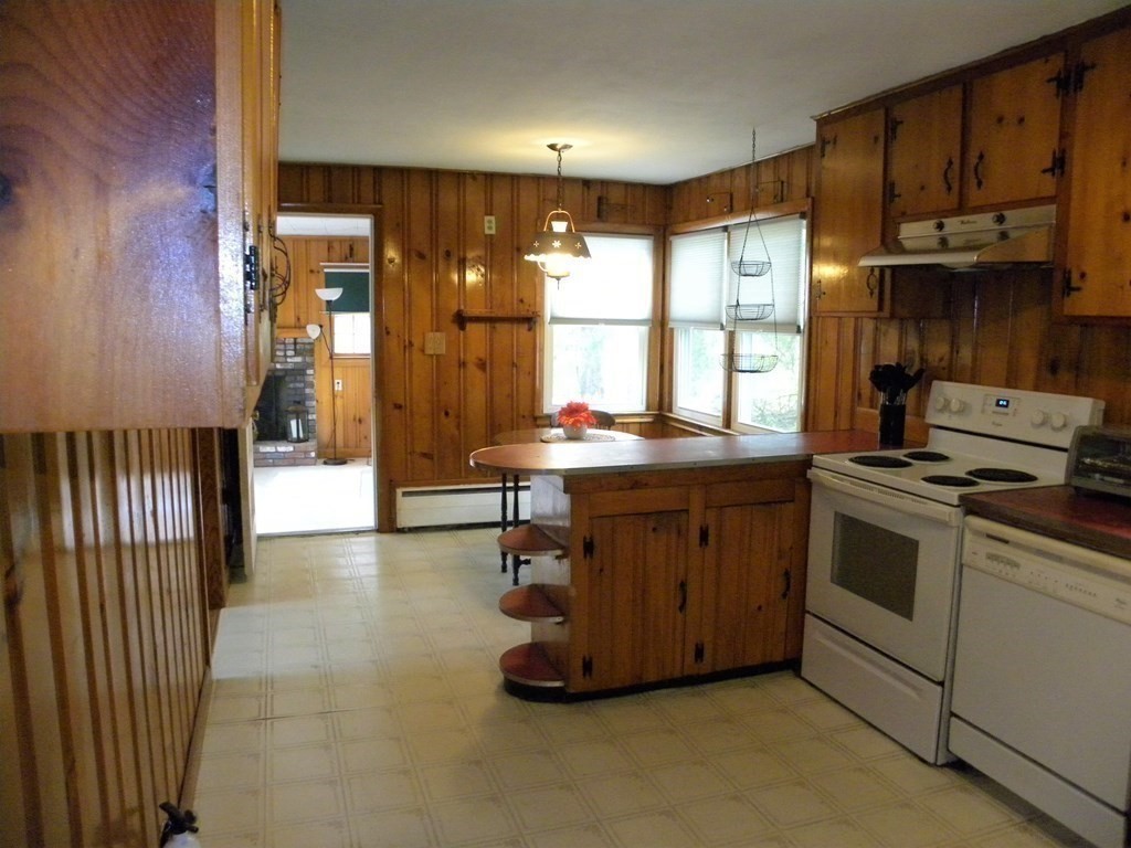 57 Hunt Road Chelmsford, MA 01824 - Photo 12 of 35