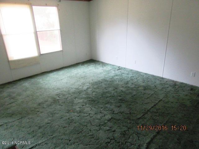 130 Pate Road New Bern, NC 28562 - Photo 7 of 15 130 Pate Master Bed