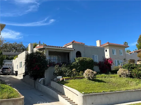$2,199,999 | 2051 North Catalina Street, Los Angeles, CA 90027
