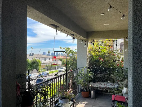 $2,199,999 | 2051 North Catalina Street, Los Angeles, CA 90027