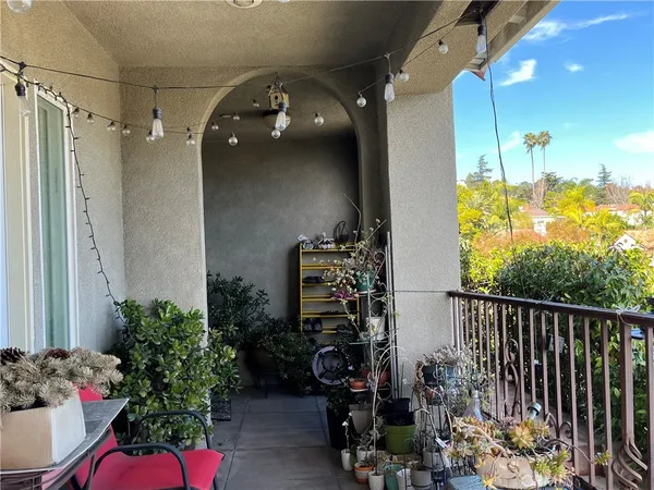 $2,199,999 | 2051 North Catalina Street, Los Angeles, CA 90027