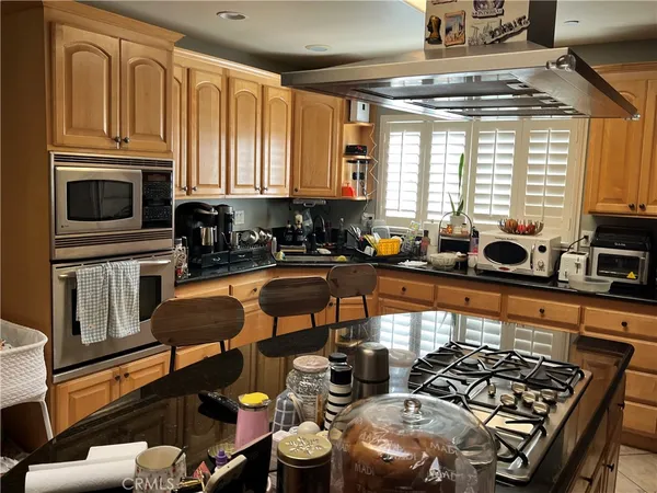 $2,199,999 | 2051 North Catalina Street, Los Angeles, CA 90027