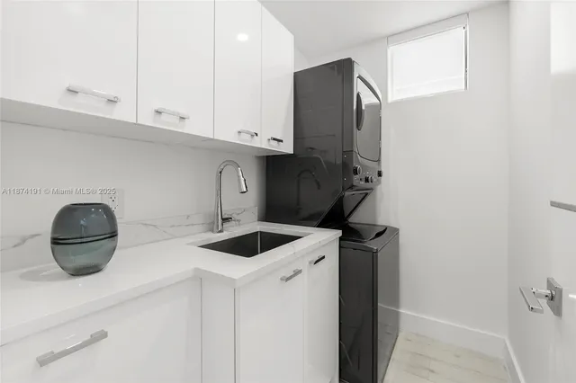 a view of entryway and hall