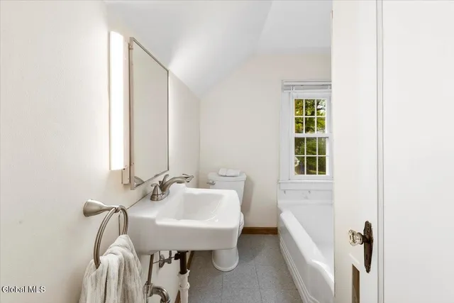 $385,000 | 9 Groesbeck Place, Bethlehem, NY 12054