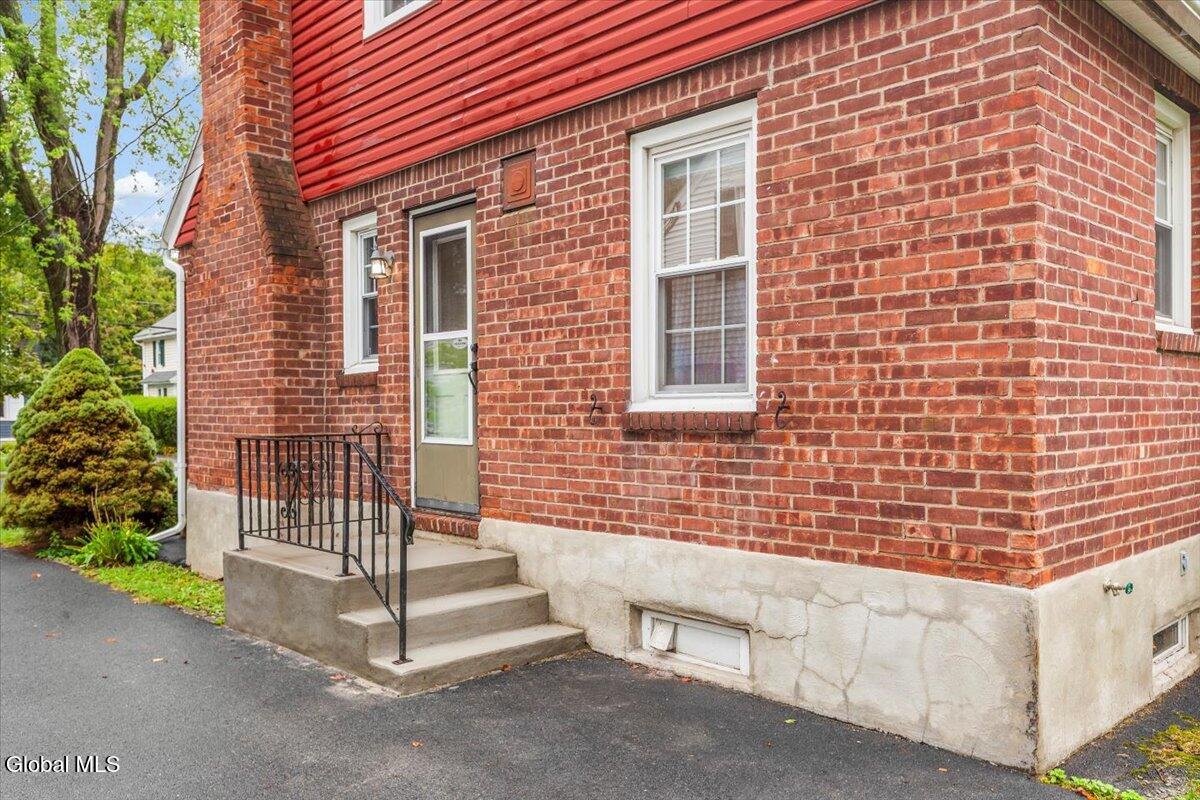 9 Groesbeck Place Bethlehem, NY 12054 - Photo 31 of 43 39-MW2_5120