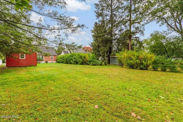 $385,000 | 9 Groesbeck Place, Bethlehem, NY 12054