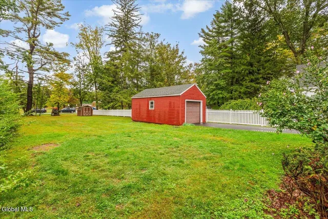 $385,000 | 9 Groesbeck Place, Bethlehem, NY 12054