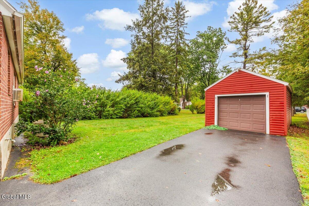 9 Groesbeck Place Bethlehem, NY 12054 - Photo 37 of 43 07-MW2_4963