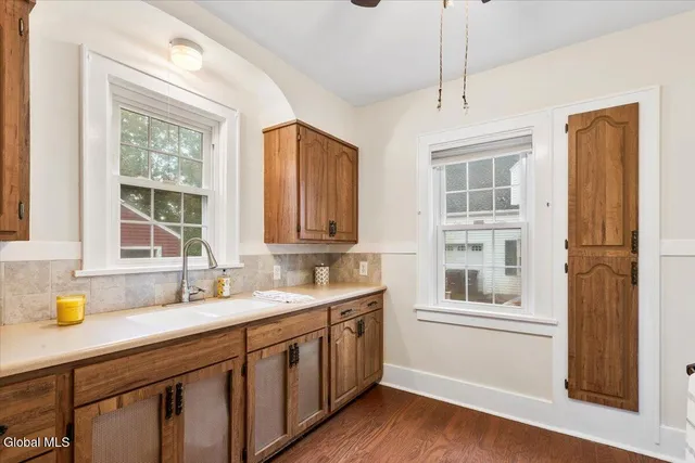 $385,000 | 9 Groesbeck Place, Bethlehem, NY 12054