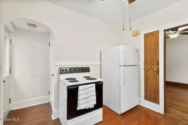 $385,000 | 9 Groesbeck Place, Bethlehem, NY 12054