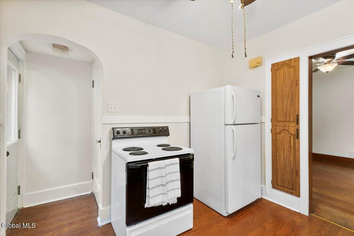 9 Groesbeck Place Bethlehem, NY 12054 - Photo 7 of 43 20-MW2_5034