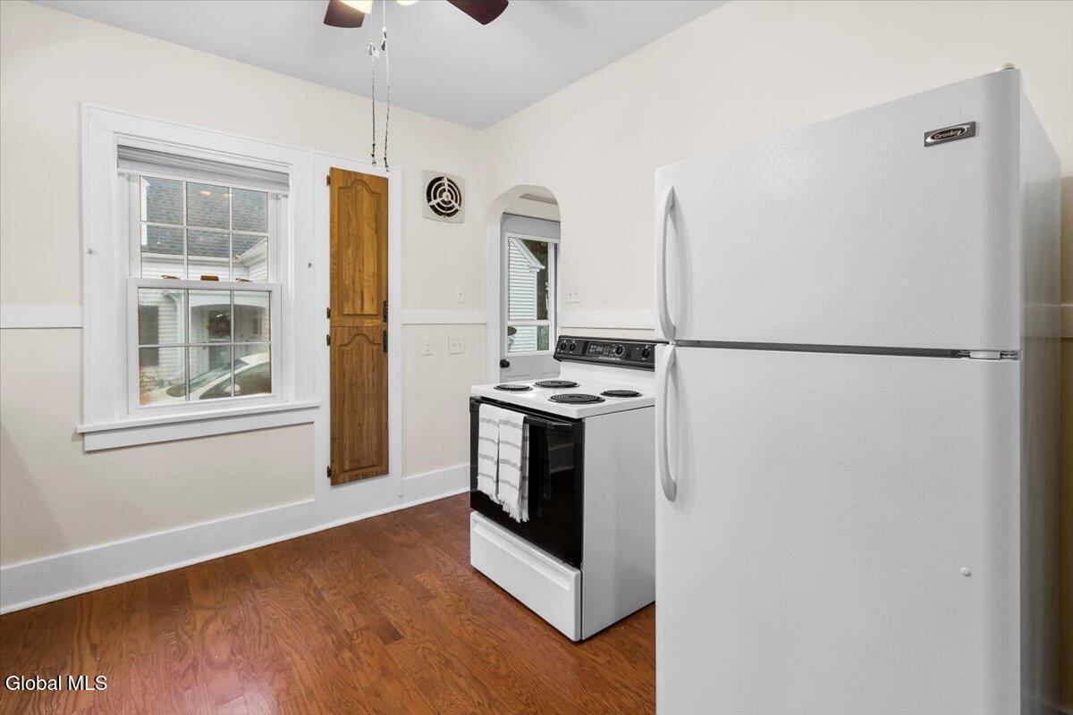 9 Groesbeck Place Bethlehem, NY 12054 - Photo 8 of 43 17-MW2_5019