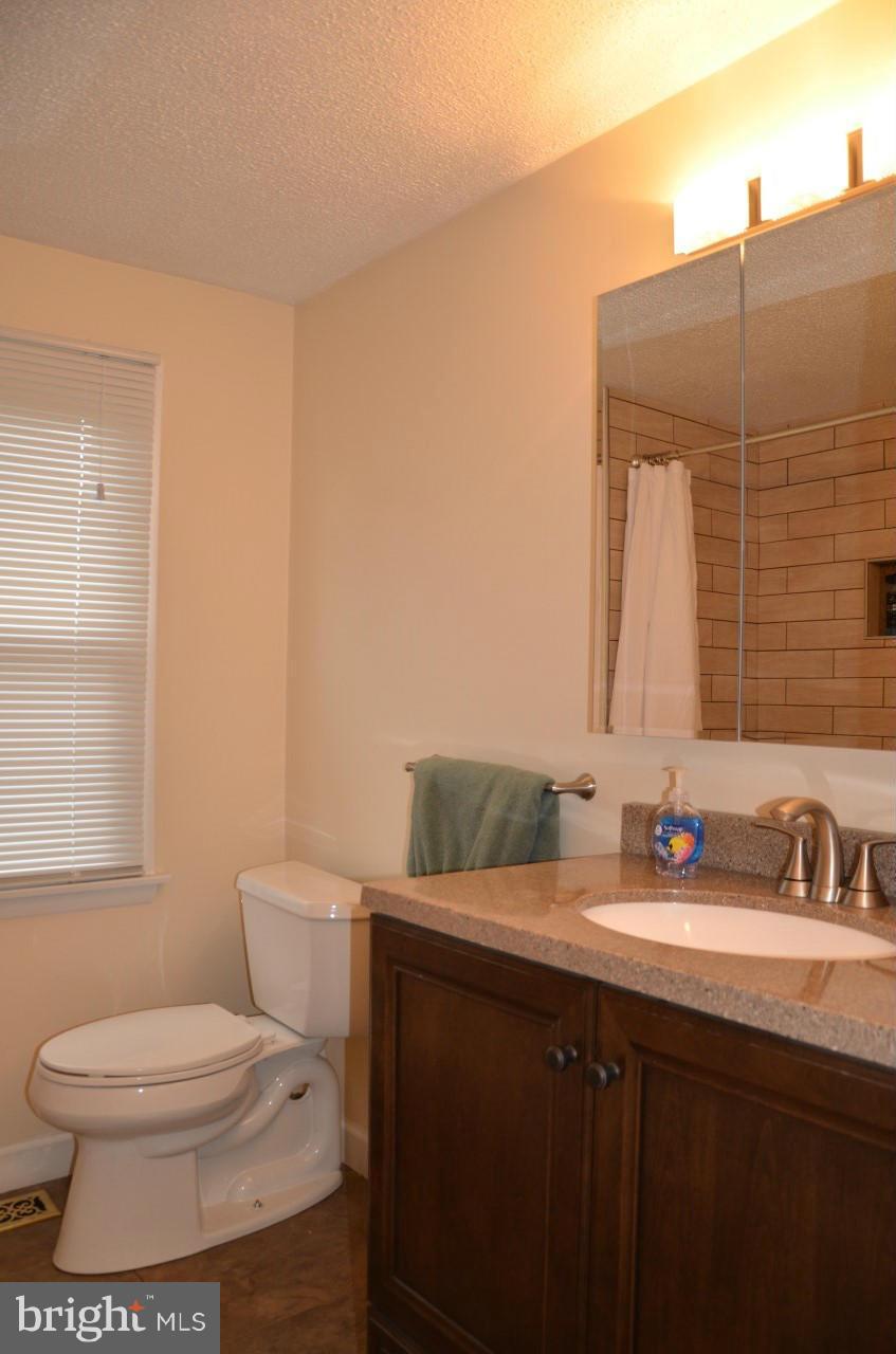 3203 Northwind Road Baltimore, MD 21234 - Photo 21 of 29 upstairs bath in granite. Ahhhhhhh!