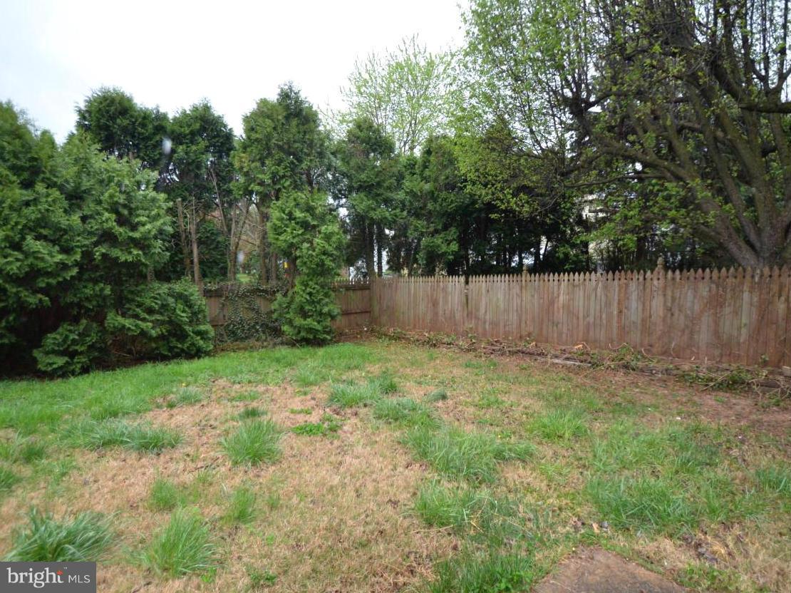 3203 Northwind Road Baltimore, MD 21234 - Photo 4 of 29 Fenced-in yard